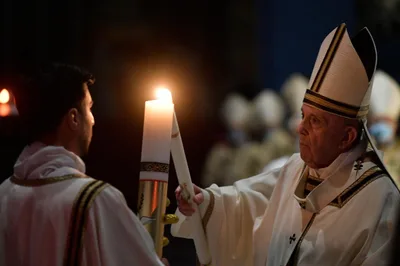 Pope Francis at Easter Vigil: ‘The Risen Lord loves us without limits’