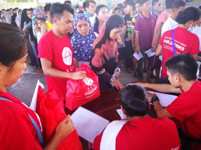 Catholic Church gives relief to home-based Marawi refugees