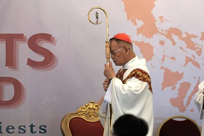 Cardinal tells parish priests to listen to ordinary Catholics