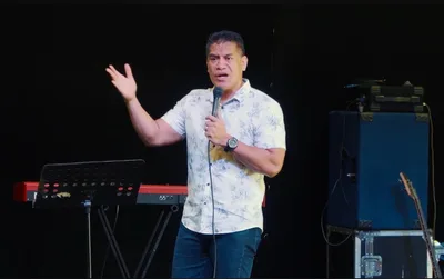 Ministry claims Jesus turned up in person at conference wearing crowns and healed people