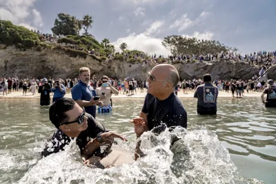 4,500 People Baptised at California Beach