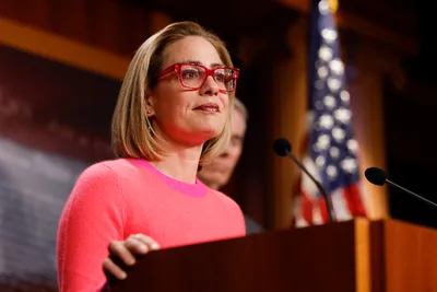 Sen. Kyrsten Sinema registers as independent, says Democratic Party pulling to the 'extreme'
