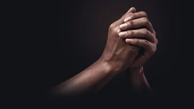 Police in India Severely Beat Christian Pastor for Singing Hymns During Family Devotional