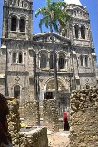 Suspected Muslim Extremists Throw Acid on Priest in Zanzibar, Tanzania - Morningstar News