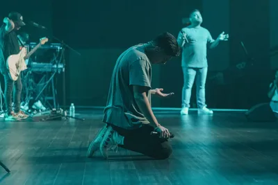 What Makes a Song ‘Worship’? - RELEVANT