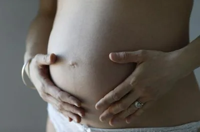 Surrogate mother felt like a 'rented uterus' after cancer diagnosis, pressured to abort