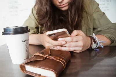 The Key to Being Healthy With Dating Apps in Your Twenties - RELEVANT