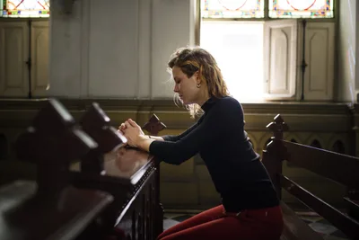 A Large Number of Single Women Are Leaving the Church. Why? - RELEVANT
