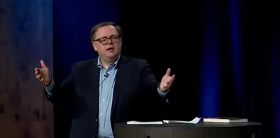 Todd Starnes frames MSM, gives 'shining city on a hill' message at Calvary Chapel Chino Hills