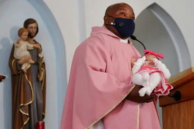 U.S. Catholic clergy shortage eased by recruits from Africa