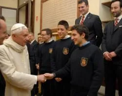 Disbanded Palatine Guards serve Pope under new name