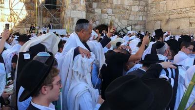 Thousands of Israelis Pack Western Wall Plaza to Bless and Be Blessed