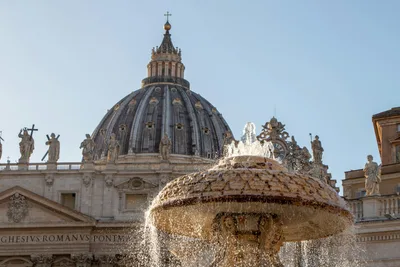 Pope Prays with Archbishop of Canterbury Sarah Mullally in Historic Encounter, Vows Dialogue
