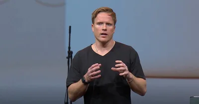 Megachurch pastor advises young adults to forgive absent, neglectful dads ahead of Father's Day