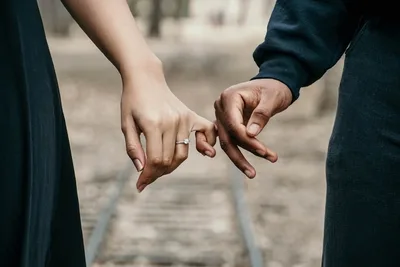 Don't marry for happiness, 'marriage is a sermon,' Proverbs 31 Ministries speaker says
