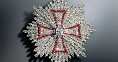 Thieves nab priceless jewels from German museum
