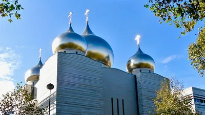 Disputes Loom as Émigré Church Leader Switches Loyalty to Moscow