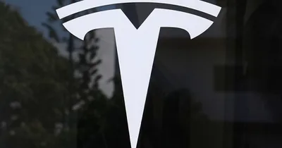 Chinese Company Ousts Tesla as Biggest EV Maker