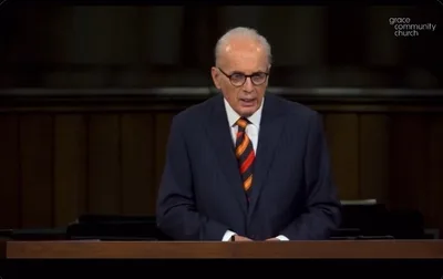 John MacArthur Briefly Returns to Pulpit for Thanksgiving Service amid Health Issues