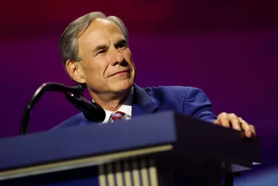 Texas Gov. Greg Abbott Compares Choice between GOP, Dems to 'common sense and crazy'