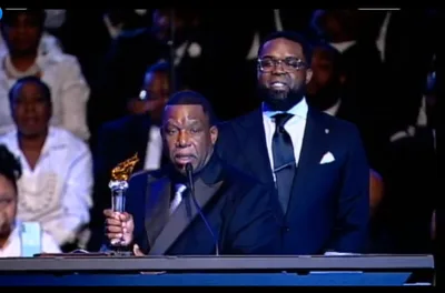 ‘I’m almost afraid to hand you this,’ Pastor James Meeks Says in Handing over Megachurch to Charlie Dates