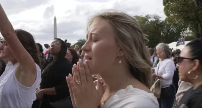 Christians Fill Mile-Long Communion Table on National Mall: 'Nothing but the Blood of Jesus' | CBN