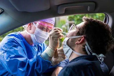 Weekly COVID-19 testing a 'good' alternative to vaccine mandate, bioethicist says