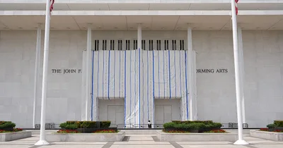 Kennedy Center board votes to close as judge blocks name change