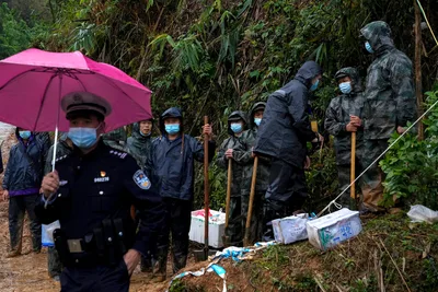 Searchers Find Wing, Engine Parts from China Eastern Crash