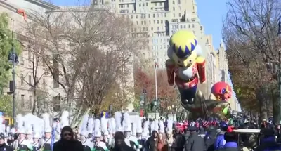 Macy’s Thanksgiving Day Parade broadcasts same-sex kiss on live TV