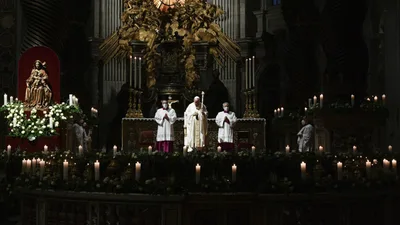 Never lose amazement at God's wonders, Pope Francis tells consecrated religious