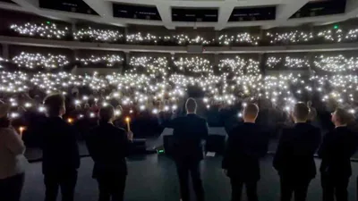 'Absolutely Beautiful': Matthew West Shares Incredibly Moving Video of 4,500 Fans Singing 'Silent Night' in Unison