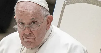 Pope Francis calls for global ban of surrogacy