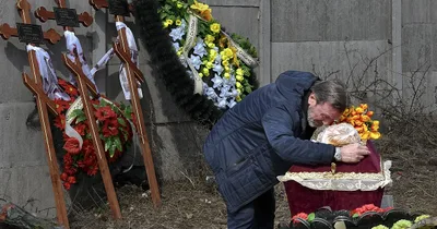 Russia shelling continues despite peace talks
