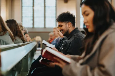Small Congregations Must Play to Their Strengths to Avoid Closing as Most Attend Big Churches: Report