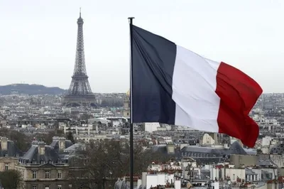 French Police Using DNA in Hunt for Thieves Who Stole Crown Jewels from Louvre Museum