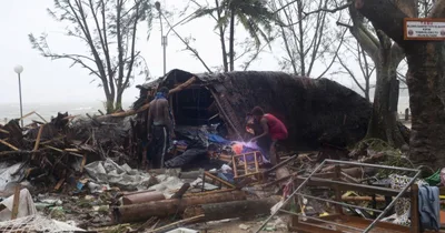 Massive cyclone hits Vanuatu