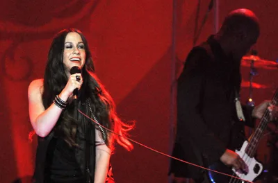 You Oughta Know About Alanis Morissette’s New Documentary, ‘Jagged’