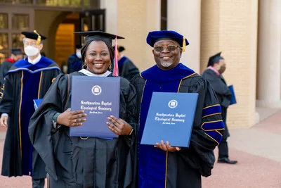 'Love one another,' Greenway charges SWBTS graduates | Baptist Press