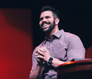 Tennessee church celebrates over 1,000 baptisms in 4 months; pastor stresses need for 'silence and solitude'