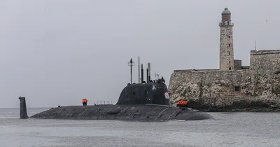 U.S. nuclear-powered submarine docks in Guantanamo Bay