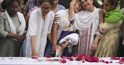 Airline probes cause of India crash that killed 260