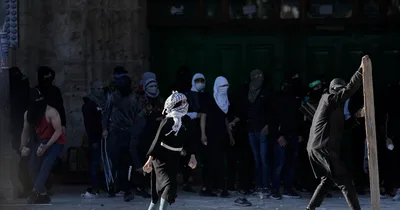 Israeli police clash with Palestinians at Temple Mount