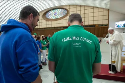 Pope Francis tosses speech to listen to 200 formerly homeless people