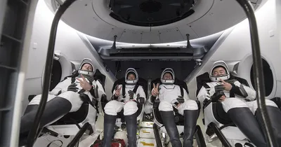 Astronauts return to Earth after 200 days
