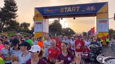 Some 20,000 Run Through Jerusalem Streets as Marathon Returns after COVID-19 Restrictions, Lockdowns