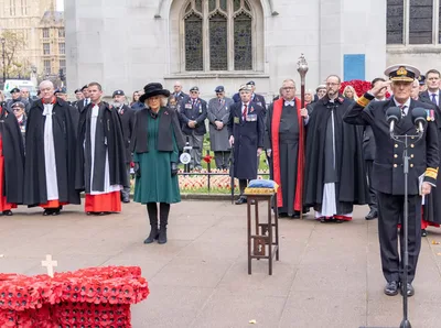 Queen Opens Westminster Abbey Field of Remembrance