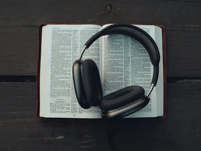 Hit Catholic Bible podcast to launch in Spanish in 2022