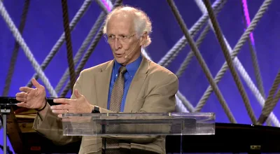 John Piper Says Christians Shouldn’t 'rule out’ Giving Family, Friends ‘a holy kiss’