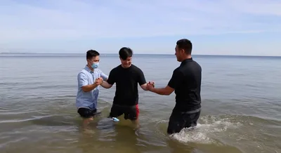 Chicago collegiate church celebrates first baptisms | Baptist Press